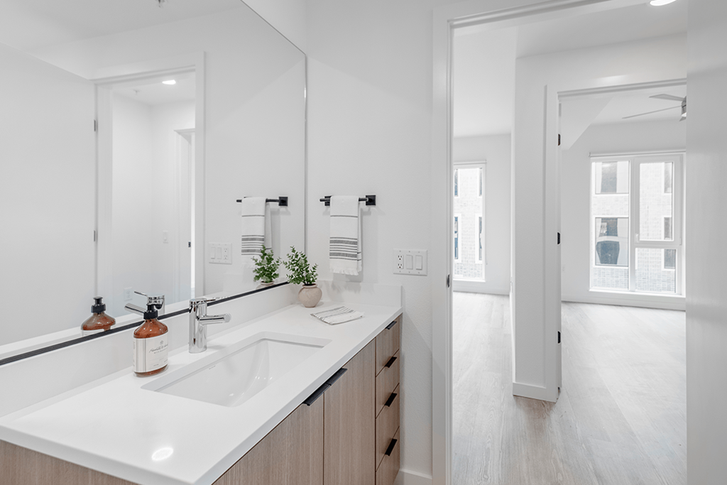 Coen North 1 Bedroom Bathroom A4