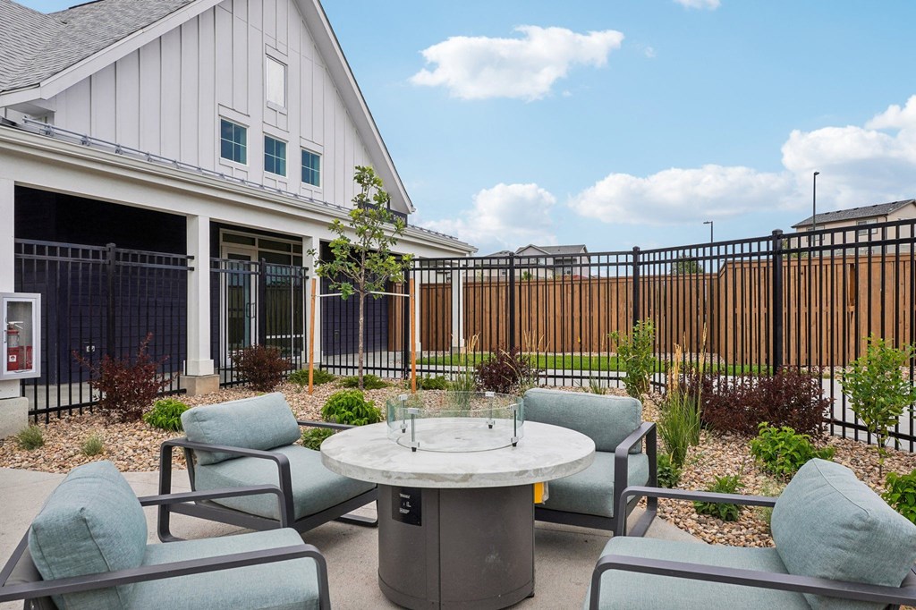 Sabine - Outdoor Seating