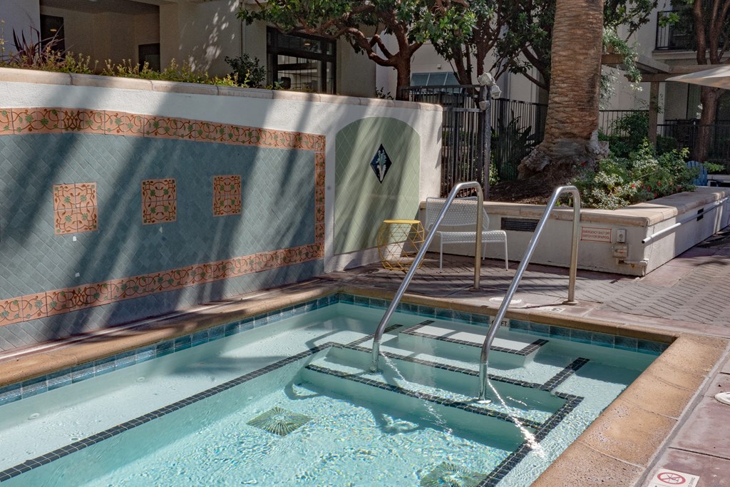 Fountain Plaza - Hot Tub