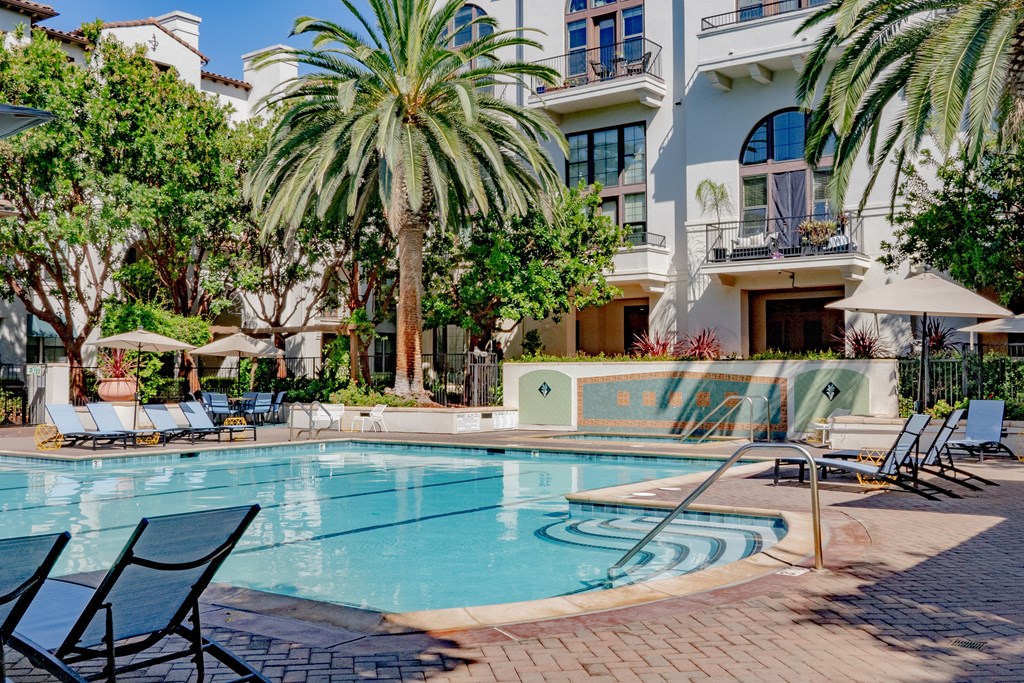 Fountain Plaza - Pool