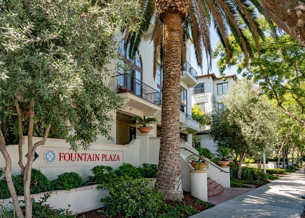 Fountain Plaza - Exterior