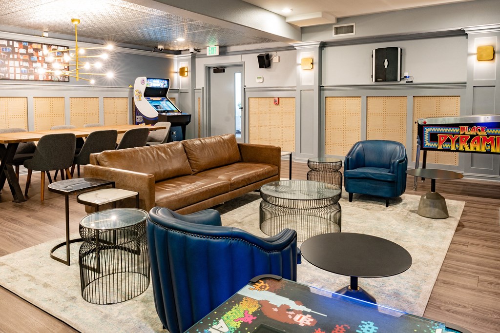 Fountain Plaza - Media Center