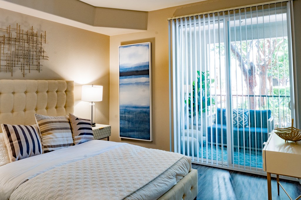 Fountain Plaza - Bedroom