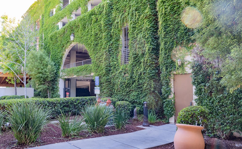 Fountain Plaza - Exterior