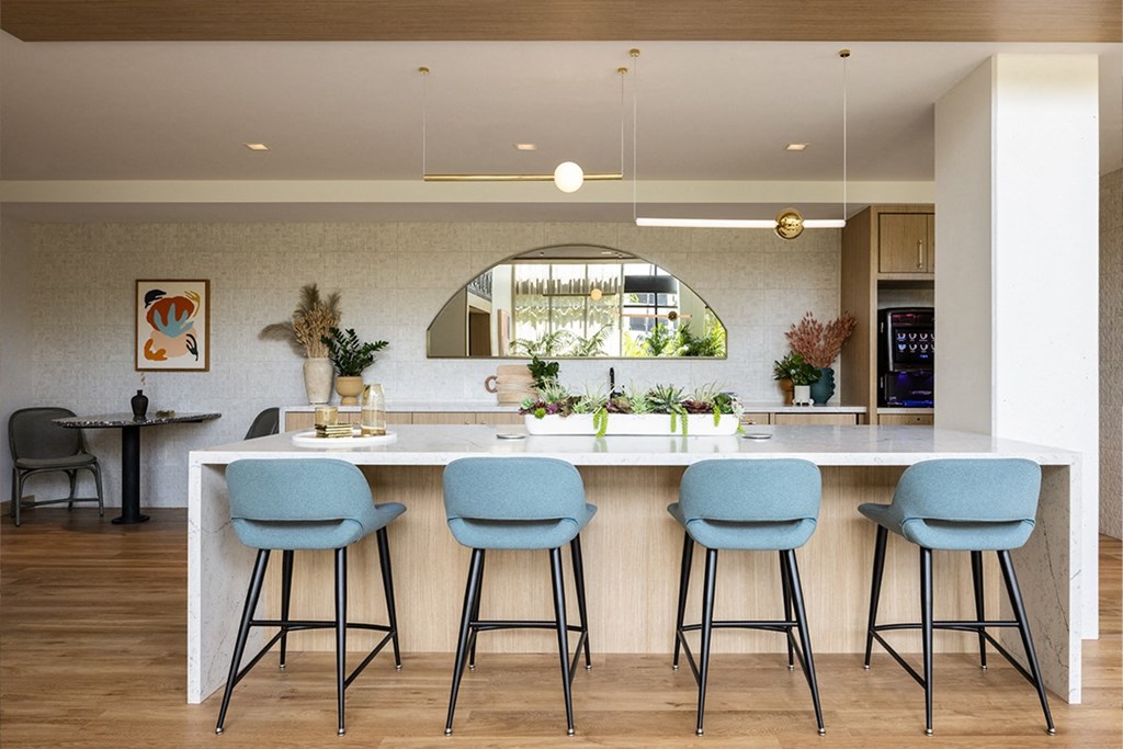 Dining Lounge - Margo