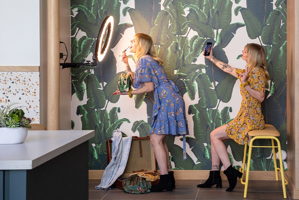 Selfie Center - Margo