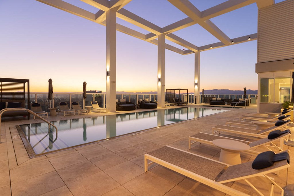 Rooftop Pool & Sky Lounge Amenity - Hallasan