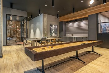 Resident Hub Lounge Shuffleboard - Coen & Columbia - Photo Gallery 44