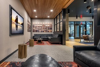 Resident Hub Lounge - Coen & Columbia - Photo Gallery 45