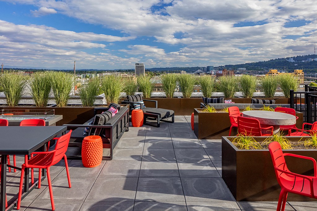 Rooftop Seating - The Strauss on Burnside