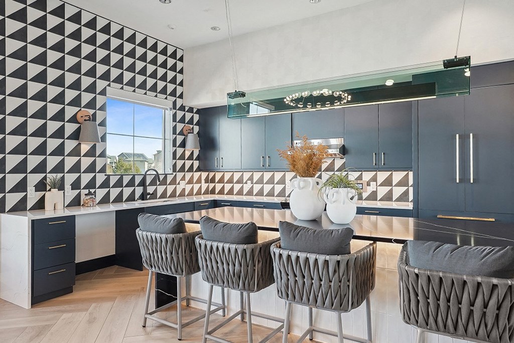 Clubhouse Lounge - Sabine