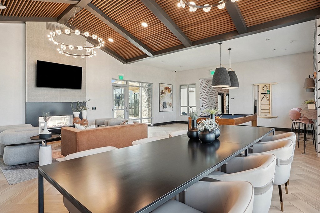 Clubhouse Lounge - Sabine