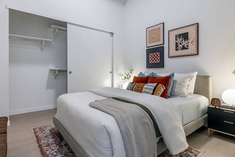 1075 Lenora