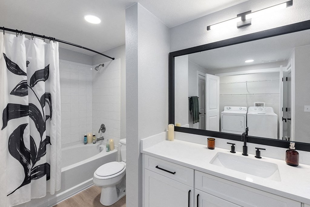 The Flats at Inverness - Bathroom