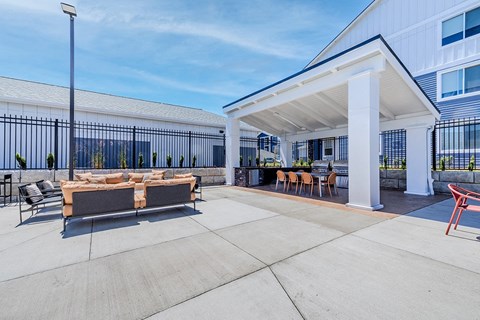 Grilling & Lounge Area - The Miles