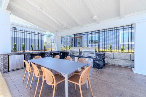 Grilling & Lounge Area - The Miles