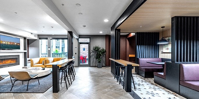 Duplicate View Lounge