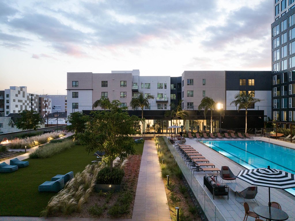 Vespr - Pool Deck