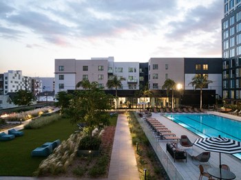 Vespr - Pool Deck - Photo Gallery 14