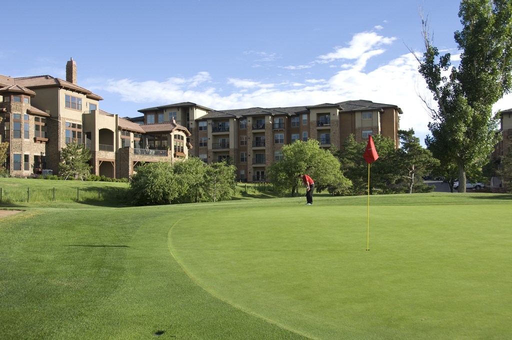 The Flats at Inverness - Golf Yard