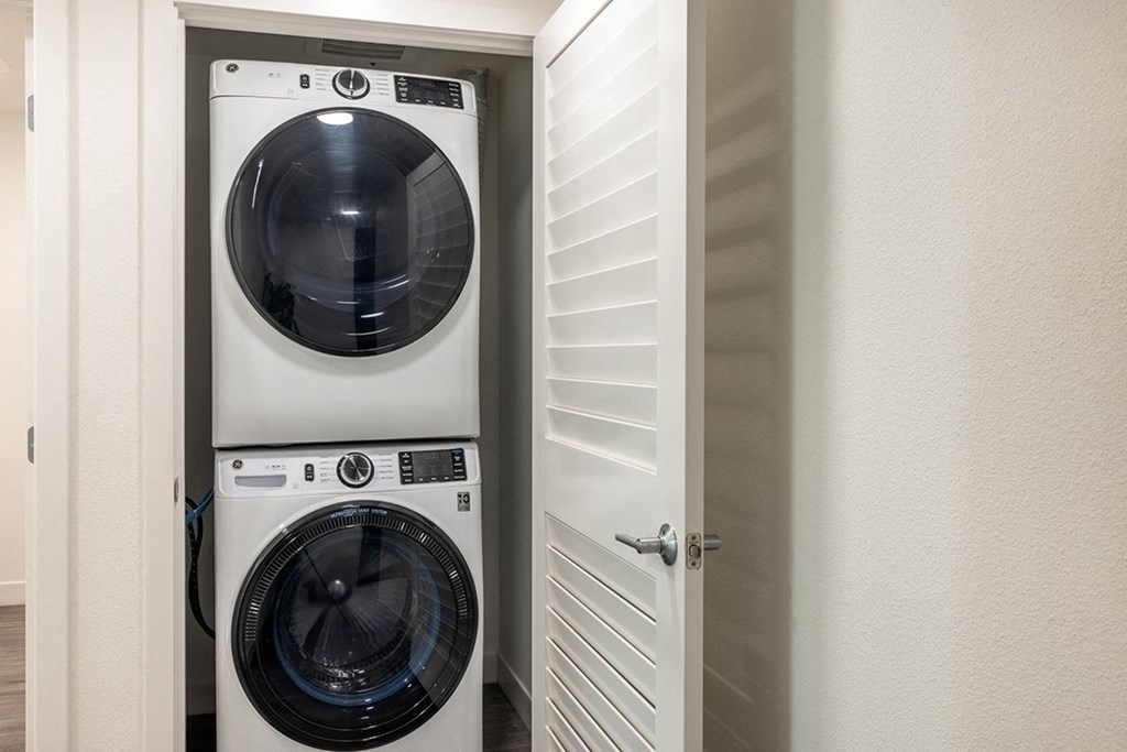 2 Bedroom Laundry - Coen & Columbia