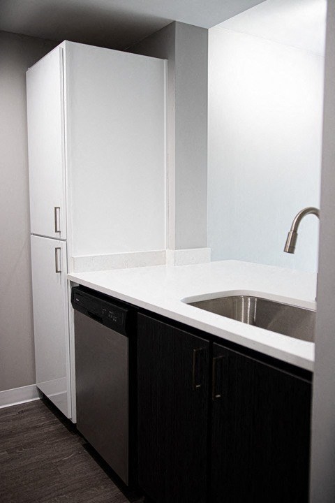 2 Bedroom Bathroom - Coen & Columbia