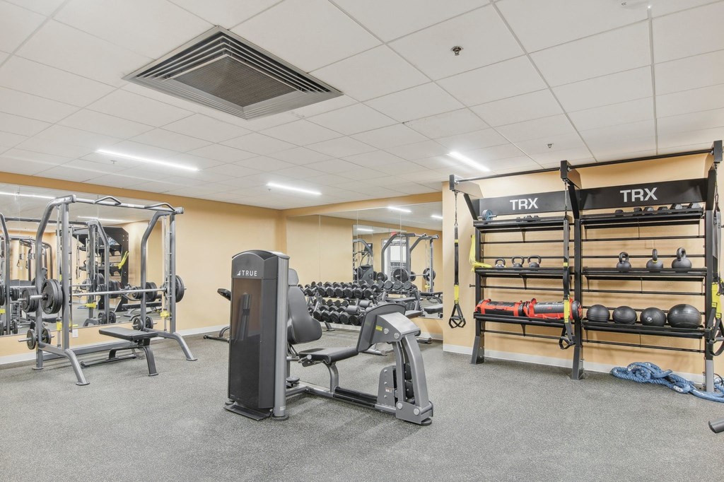 the gym at the landing at pullman apartments in pullman