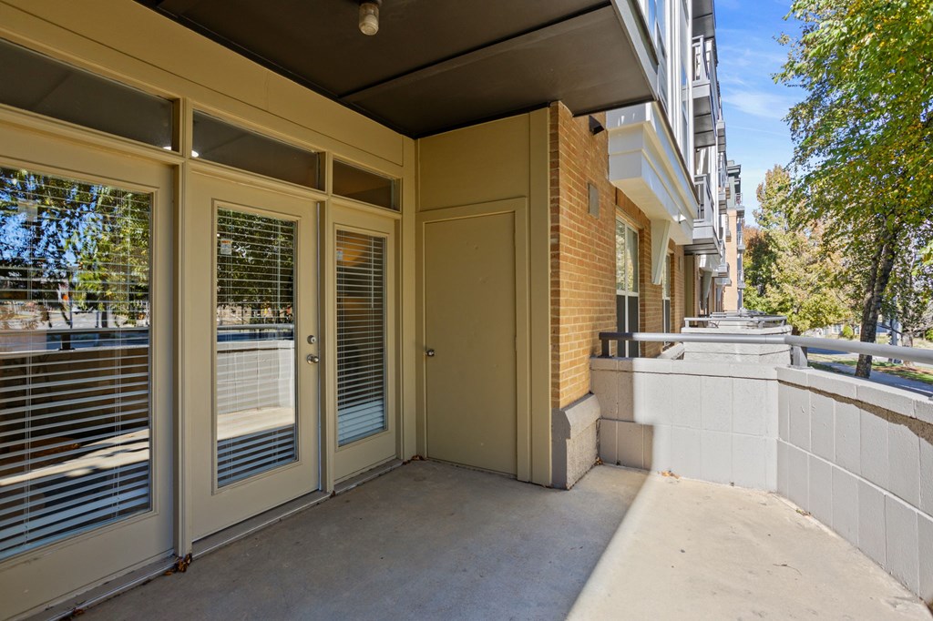 Flatiron West Trade Apartments patio with cement flooring