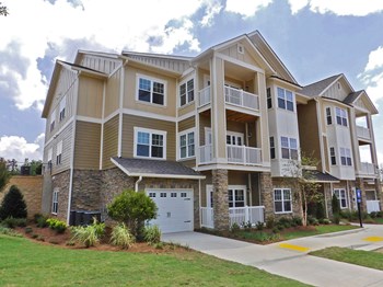 Building Exterior Building Exterior - Photo Gallery 5