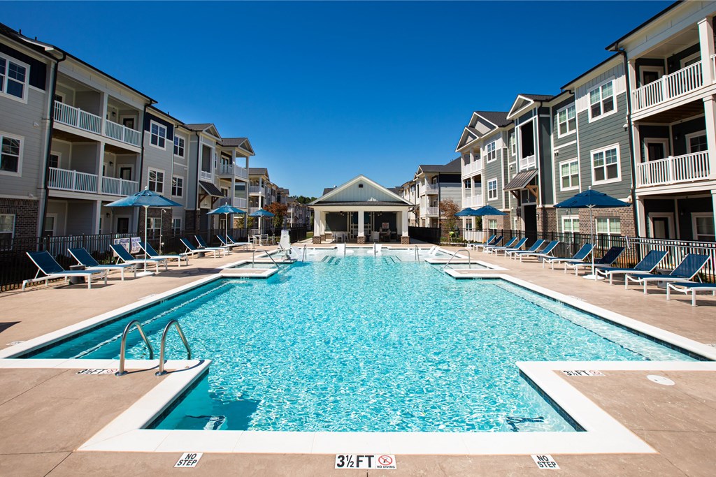 Aventine Pool, surrounded on all sides by apartments.