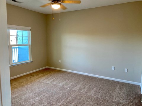 Linden Square Apartments empty living room