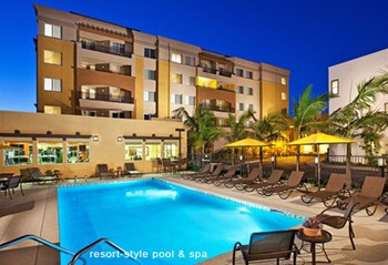 Swimming Pool with Building View - Photo Gallery 4