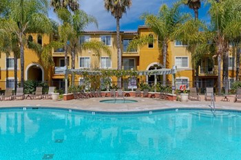 825 E. Palomar St 1-3 Beds Apartment for Rent - Photo Gallery 2