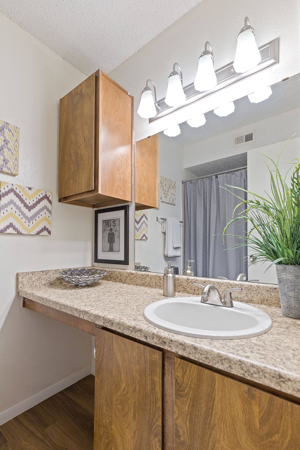 A bathroom with a sink and a mirror.