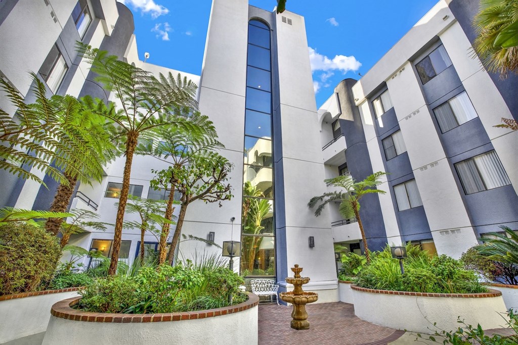 Apartment building with a courtyard and a fountain at Midvale Court, Los Angeles