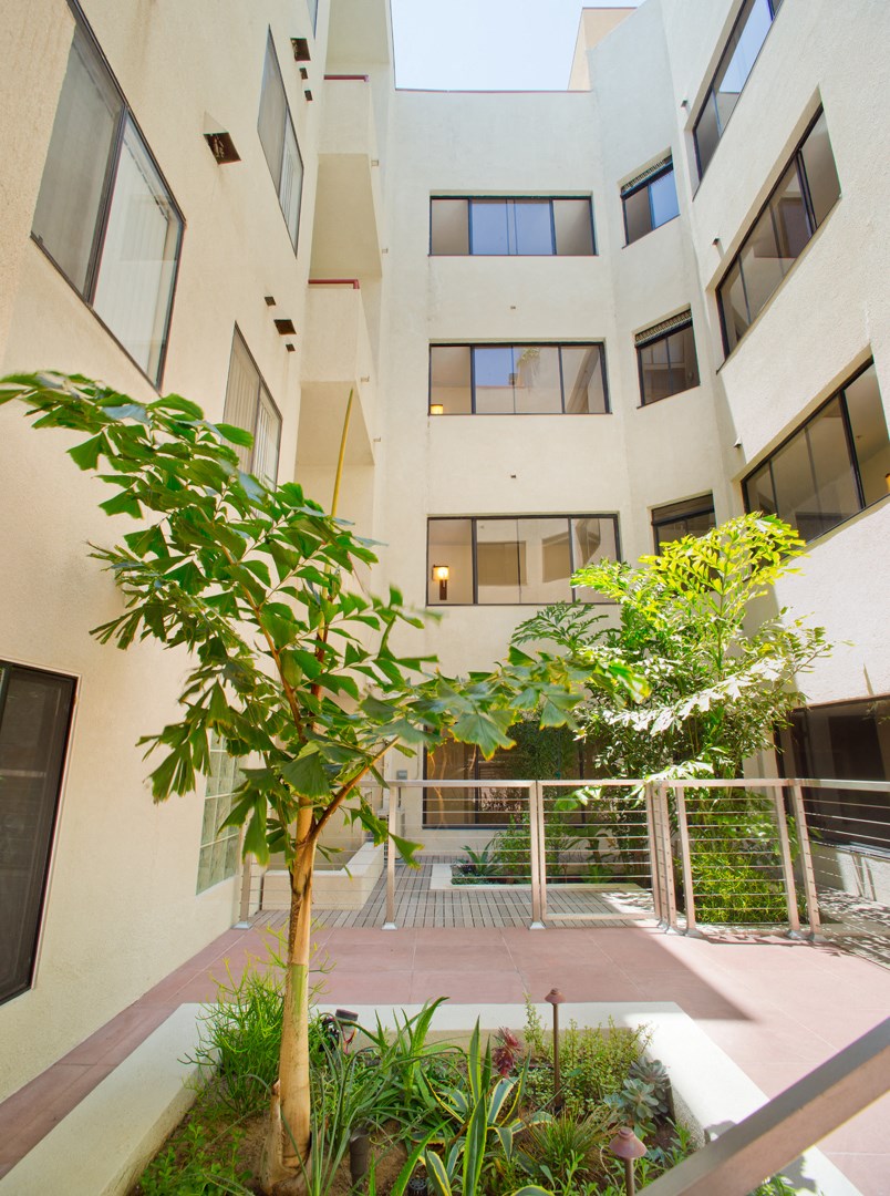 Interior Courtyard at Ashton Towers, Los Angeles