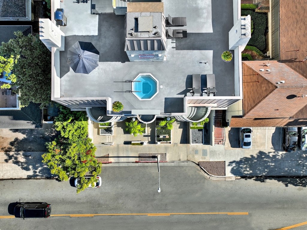 Rooftop view of spa and bbq area.