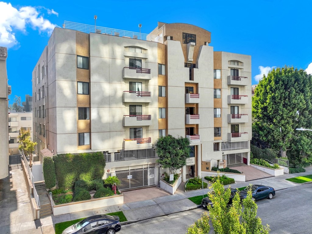 Exterior view of an apartment building at Ashton Towers, Los Angeles