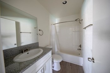 Midtown Apartment Homes Bathroom Midtown Apartment Homes Bathroom - Photo Gallery 3