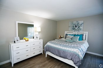 Midtown Apartment Homes Bedroom Midtown Apartment Homes Bedroom - Photo Gallery 4