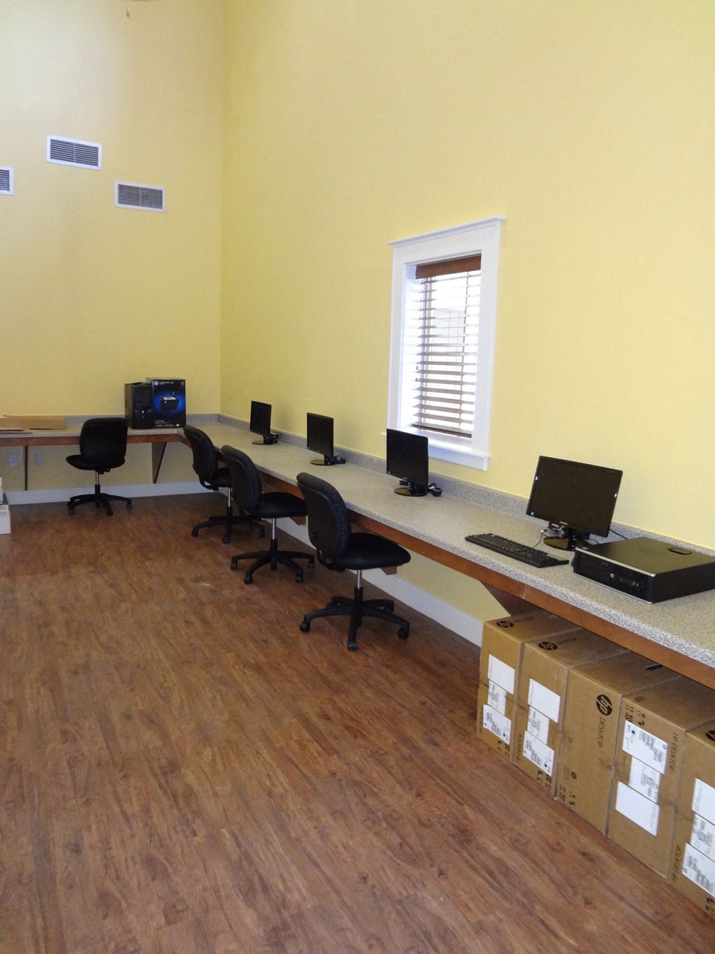 La Posada del Rey Computer Room