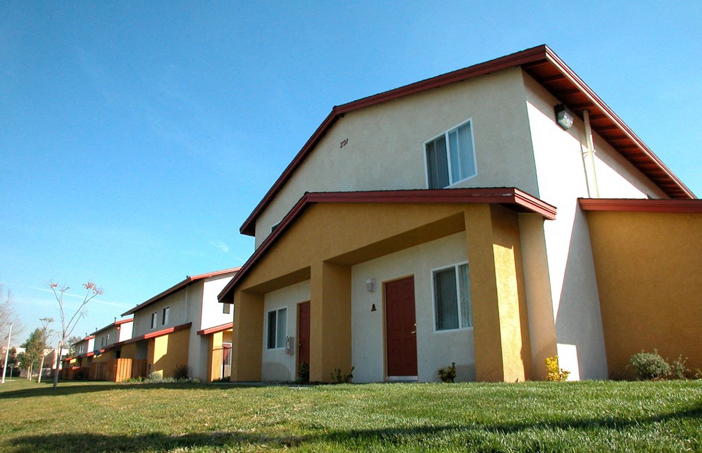 Mission Pointe at Riverside Exterior