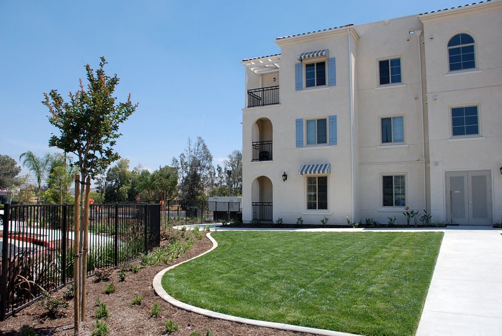 Mission Senior Village Exterior