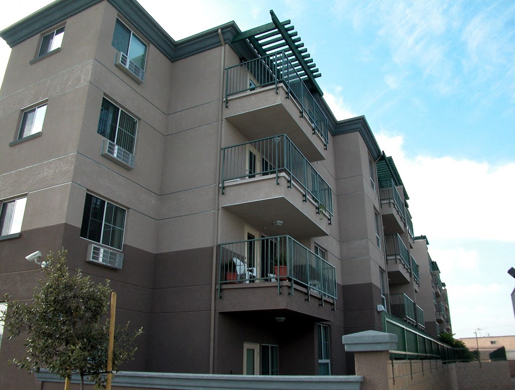 Oaks on Florence Exterior