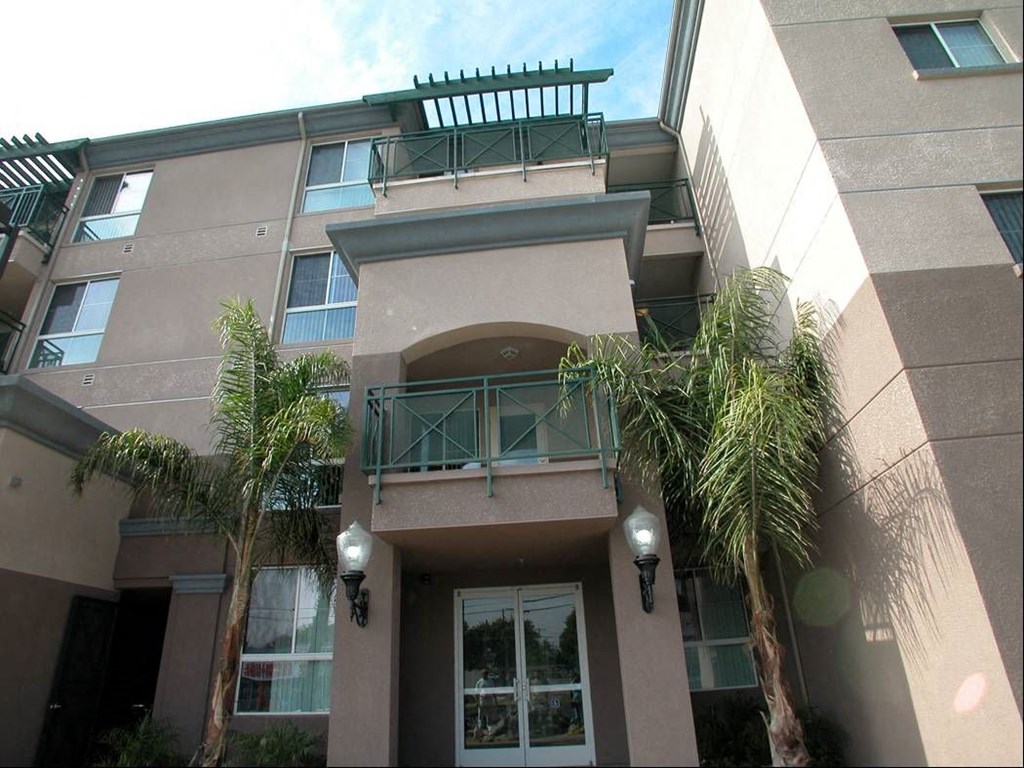 Oaks on Florence Main Entrance