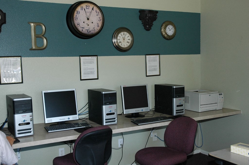 Oaks on Florence Computer Room