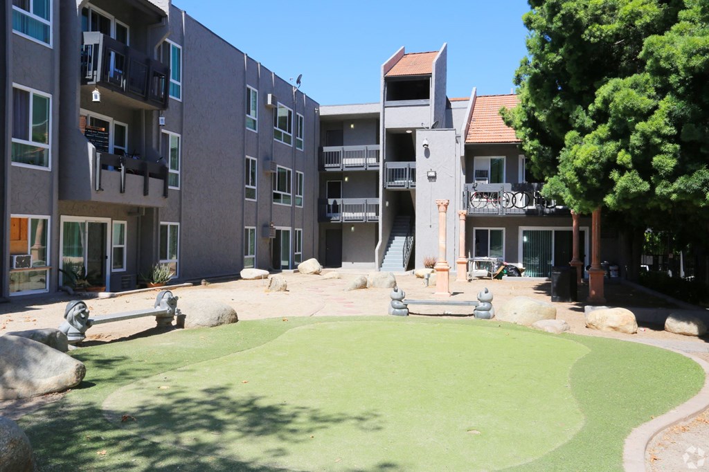 Midtown Apartment Homes Putting Green
