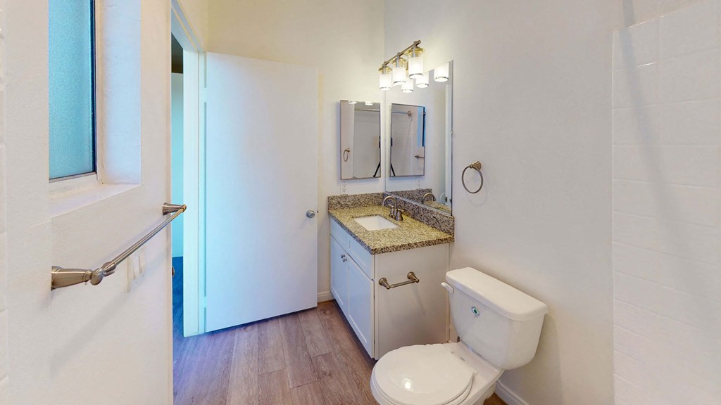 Studio-Bathroom at Oxnard Plaza, North Hollywood