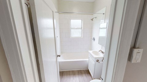 Bathroom Accessories at Hobart Apartments, Los Angeles, CA, 90029