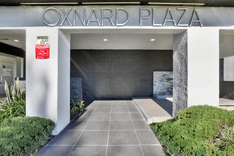 Entrance at Oxnard Plaza, North Hollywood, CA
